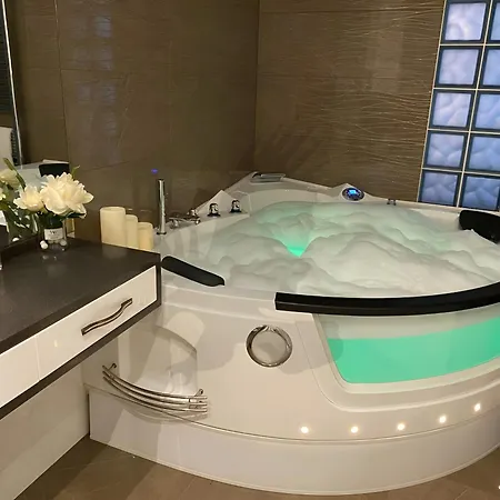 Top-notch With Sea View, Bbq And Jacuzzi Apartment